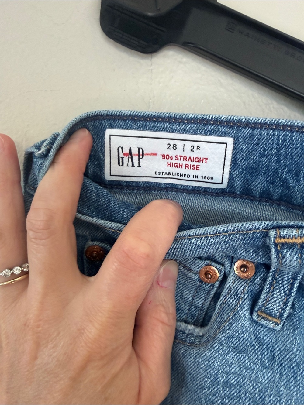 GAP 90s Straight-Leg high rise Jeans in medium indigo 26 - Picture 2 of 7